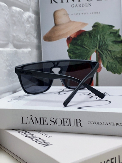 ルイヴィトンサングラス側面デザイン